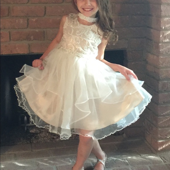 Beautiful Girls off white/cream size 5 dress - Picture 2 of 7